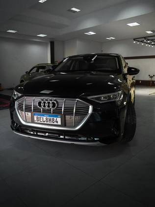 AUDI E-TRON ELÉTRICO PERFORMANCE BLACK QUATTRO